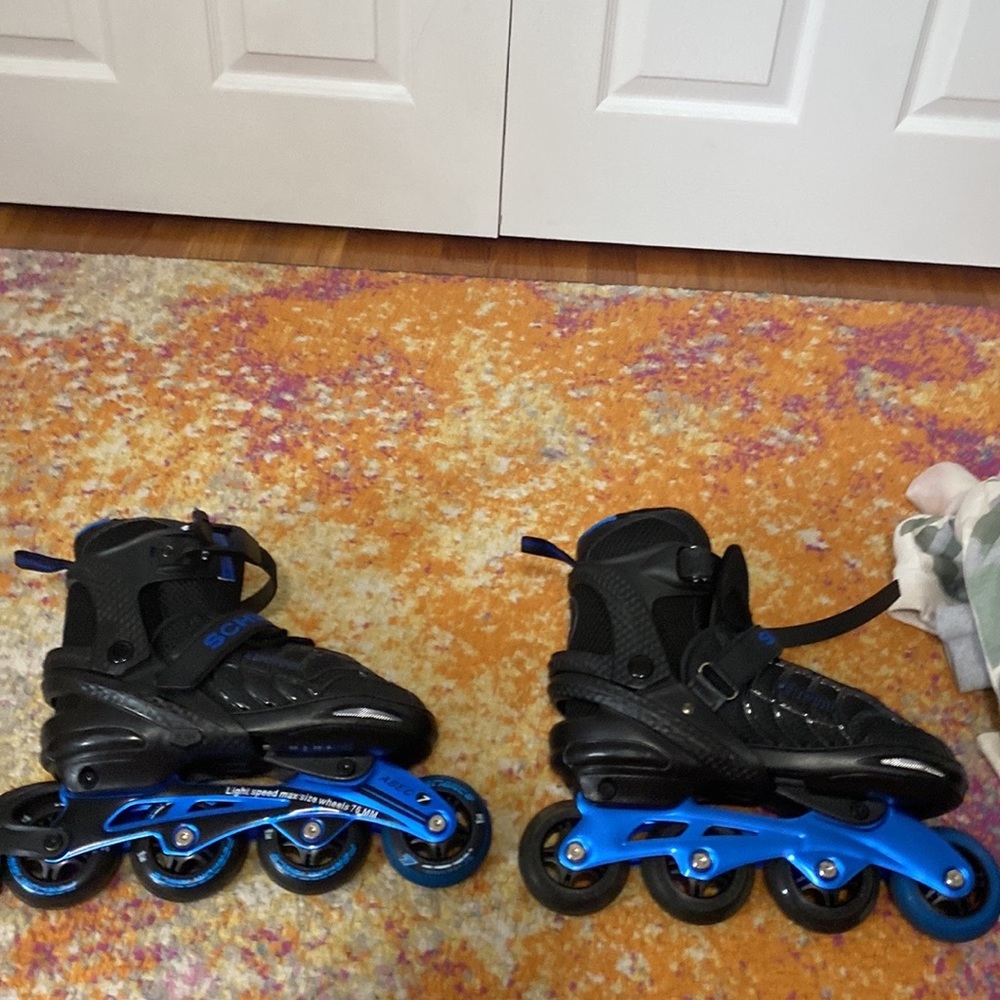 Roller blades not used no tag on them woman’s 8 1/2